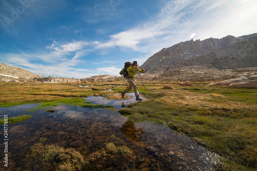 Εκτύπωση καμβά Hiker jumps stream in sierra nevada