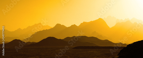 Canvas Print Yellow mountain silhouette
