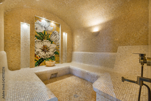 Cuadro en lienzo Interior of Turkish sauna. Turkish steam bath - hammam