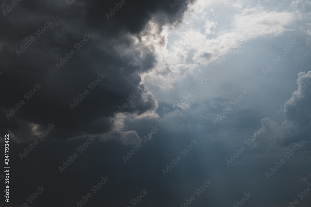 Obraz premium Sunlight through storm clouds