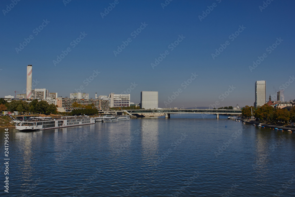Fototapeta premium Panorama von der Mittleren Brücke in Basel