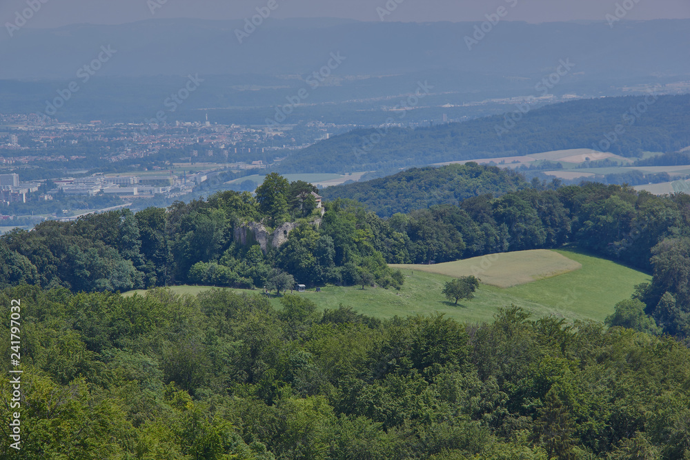 Die Burg Neu-Schauenburg bei Frenkendorf