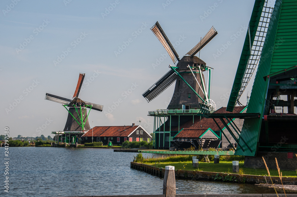 schansend windmills netherlands