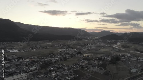 山間の町からの眺め