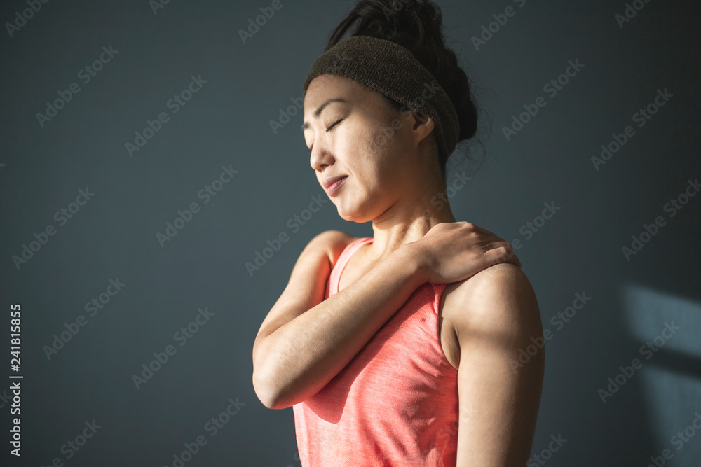 女性痛み首筋肩stock Photo Adobe Stock