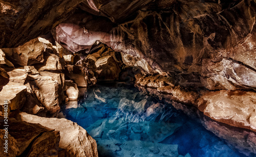 Island Höhle bei Myvatn - Grjotagja Cave photo