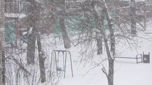 Wallpaper Mural Snowing in the yard Torontodigital.ca