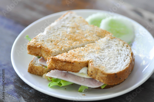 ham and cheese sandwich © jobrestful