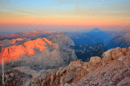 Slovenian magnificent Alps © totajla