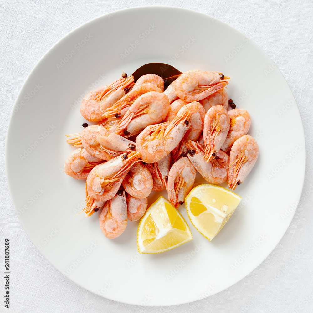 shrimps boiled with black pepper and bay leaf served with lemon shrimps boiled with black pepper and bay leaf served with lemon