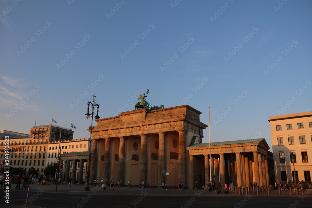 Fototapeta premium Sunset at the Brandenburg Gate in Berlin, Germany