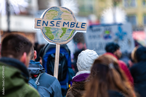 Tableau sur toile Activists marching for the environment