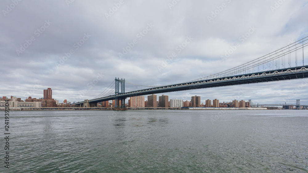 Naklejka premium Manhattan skyline viewed from Brooklyn with Manhattan bridge, in New York City, USA
