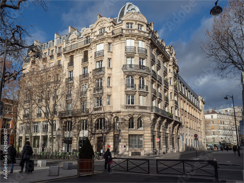 Canvas Print immeuble haussmanien rue Perrée à Paris