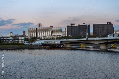 品川区の都市風景　夕方の川 © onotorono