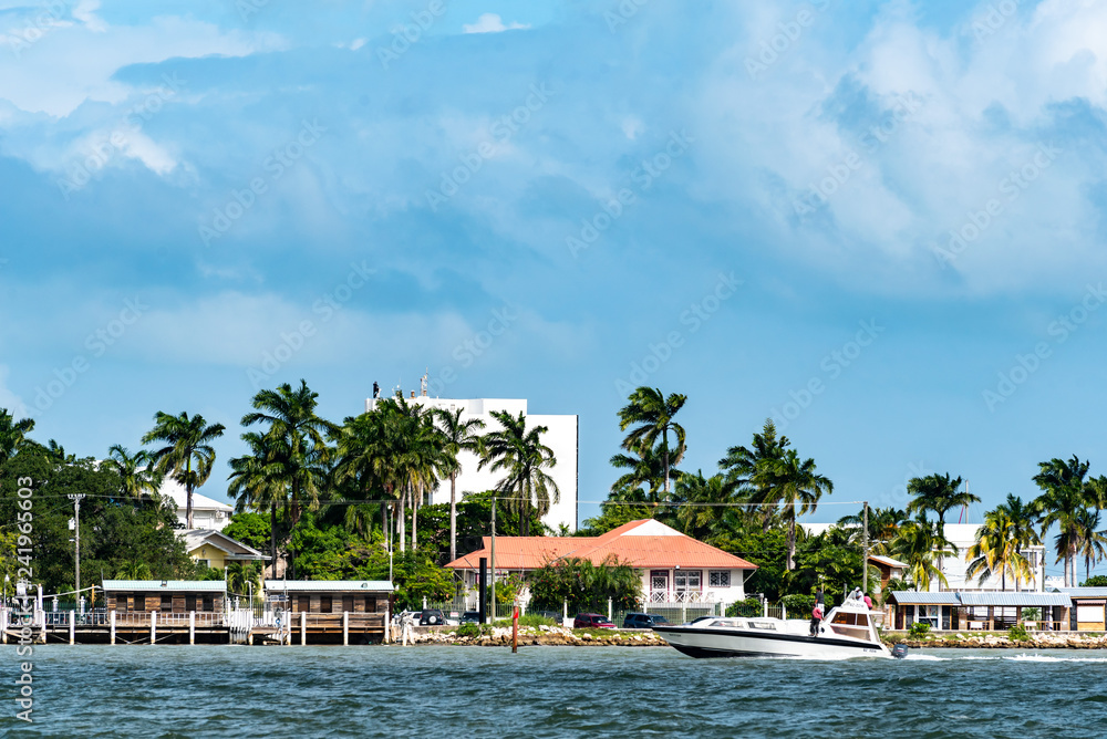 Blick auf Hafen von Belize Stadt