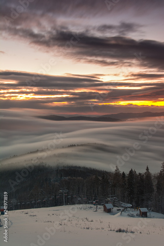 Obraz na płótnie Wschód słońca Jaworzyna Krynicka,Beskid Sądecki. w salonie