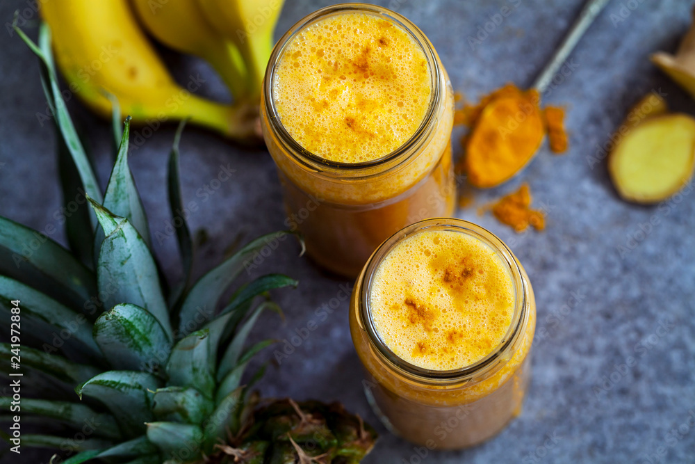 Turmeric and pineapple smoothie Turmeric and pineapple smoothie