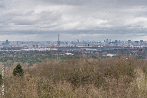 Panoramablick über das herbstliche Berlin mit dem Funkturm