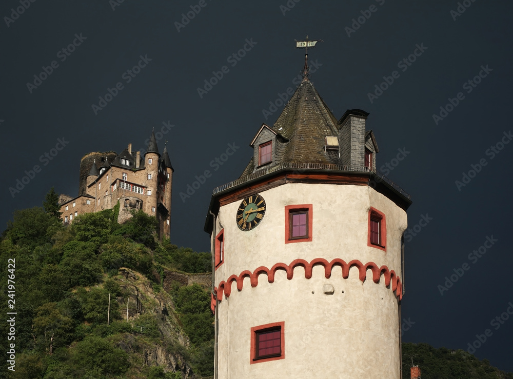 Round tower (Runder turm) and Katz Castle (Burg Katz) in Sankt Goarshausen. Germany