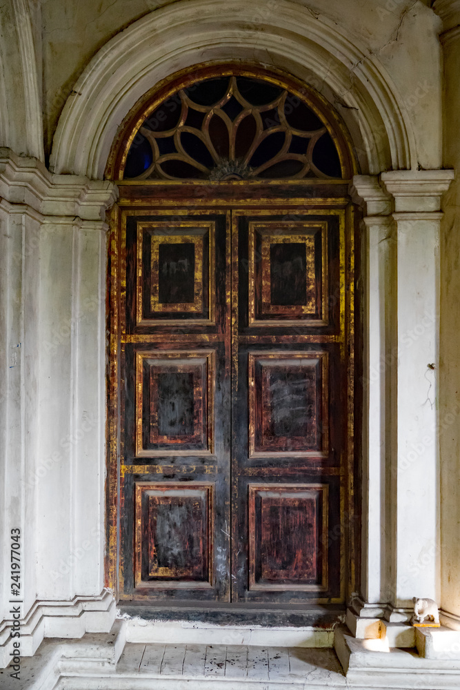 Türportal in einem Kloster