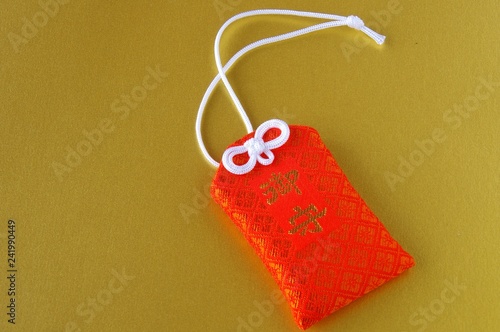 お守り　神社のお守り　赤いお守り