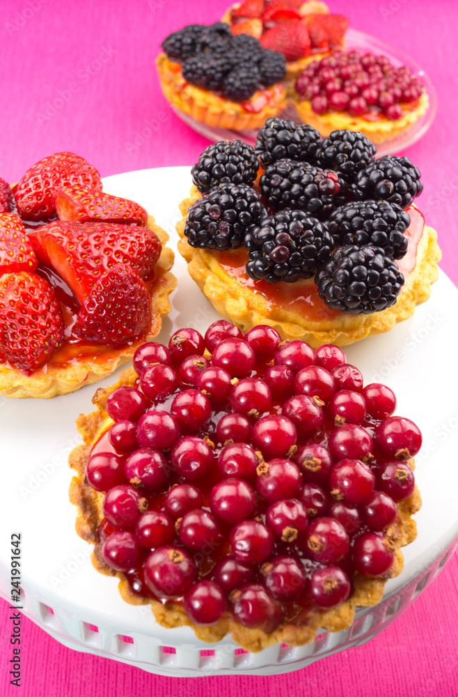 Kleine Frucht-Törtchen - Kuchen, Torte, Obst Kleine Frucht-Törtchen - Kuchen, Torte, Obst