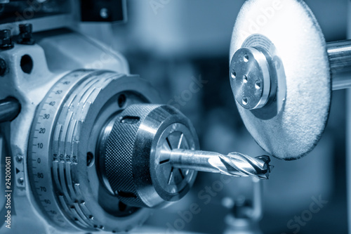 Tableau sur toile The operation of tool grinding machine control by CNC program