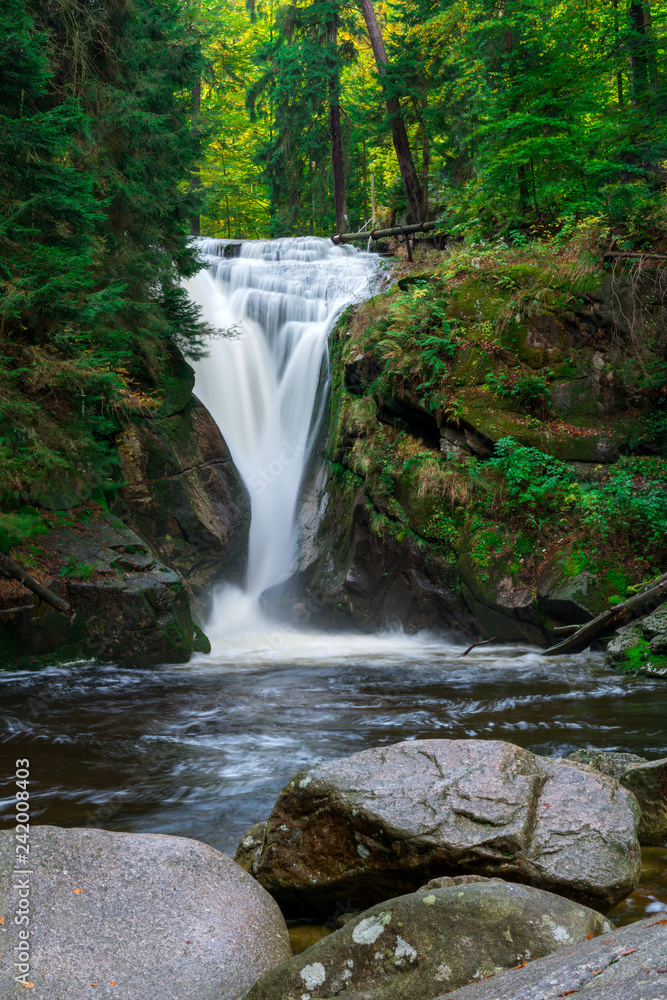 Obraz premium waterfall szklarki in poland