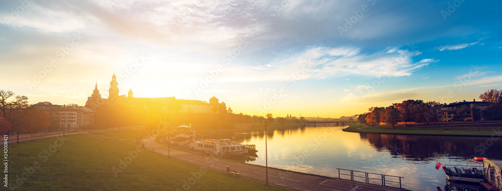Fototapeta premium Wawel by morning - panoramic