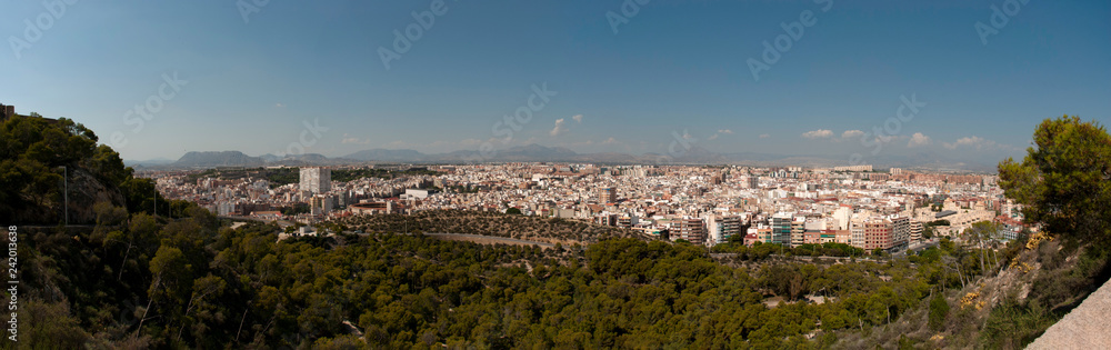 Panoramablick über die Stadt Alicante, Spanien