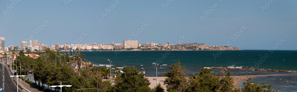 Panoramablick über die Bucht von Alicante, Spanien