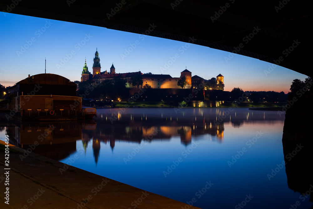Fototapeta premium Under the Bridge River View of Wawel Castle in Krakow