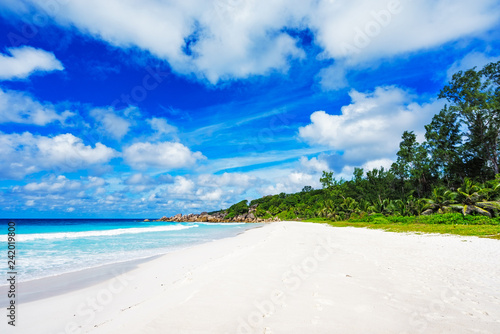 Fototapeta Naklejka Na Ścianę i Meble -  paradise beach on the seychelles, petite anse, la digue 4