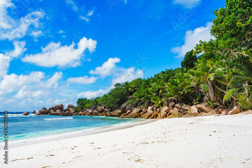 paradise beach on the seychelles, anse cocos, la digue 12 © Christian B.