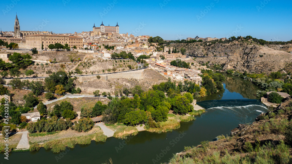 Vista de la ciudad de Toledo y el río Tajo