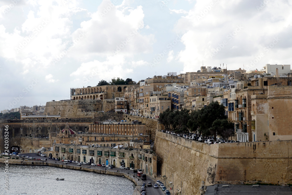 Blick vom Lower Barrakka Garden auf Vallettas Waterfront