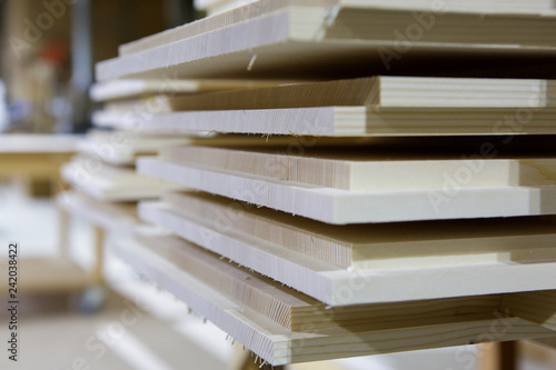 Holzplatten in der Produktion