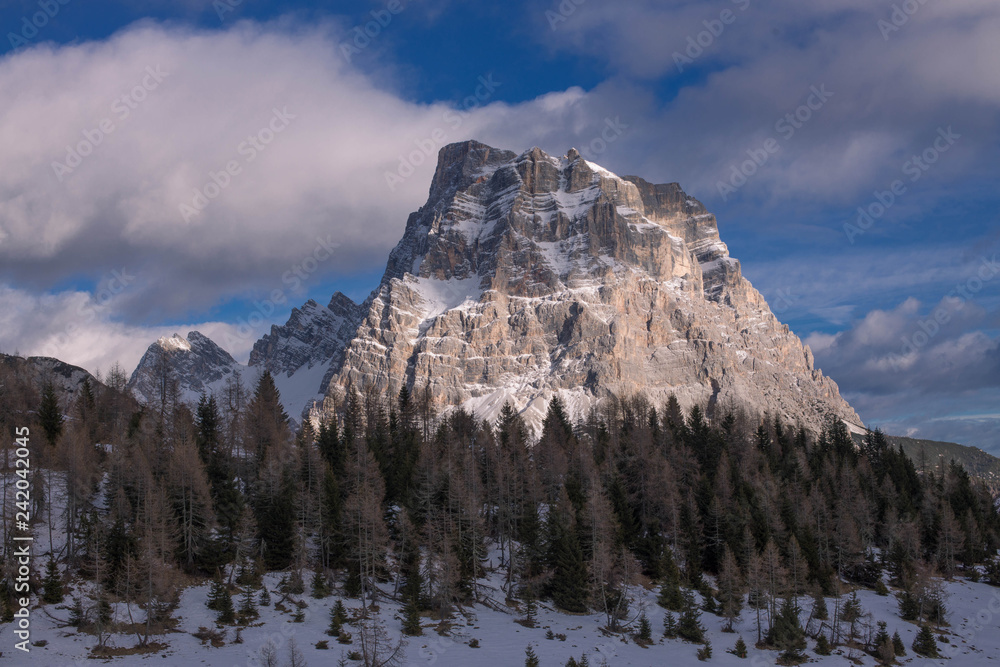 The Dolomites, are the most eastern among the Italian Alps. It is in fact here that they find important evidence of the evolutionary periods in the history of the earth.