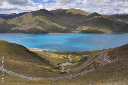 Lac Yamdrok au Tibet central
