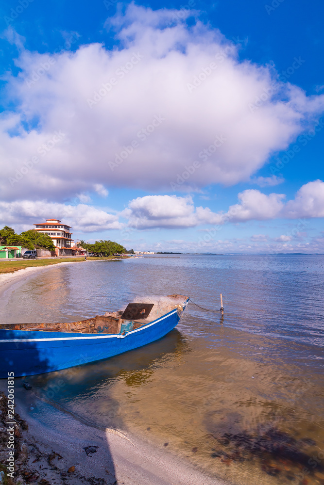 Obraz premium fishing boat in the lake.
