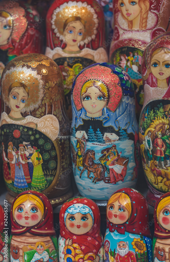 Fototapeta premium Matryoshka puppets in shop window