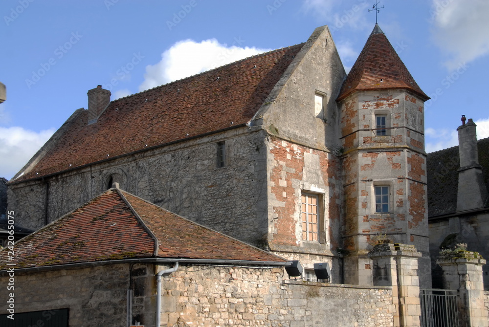 Ville de Senlis, vieille bâtisse du centre historique, département de l'Oise, France