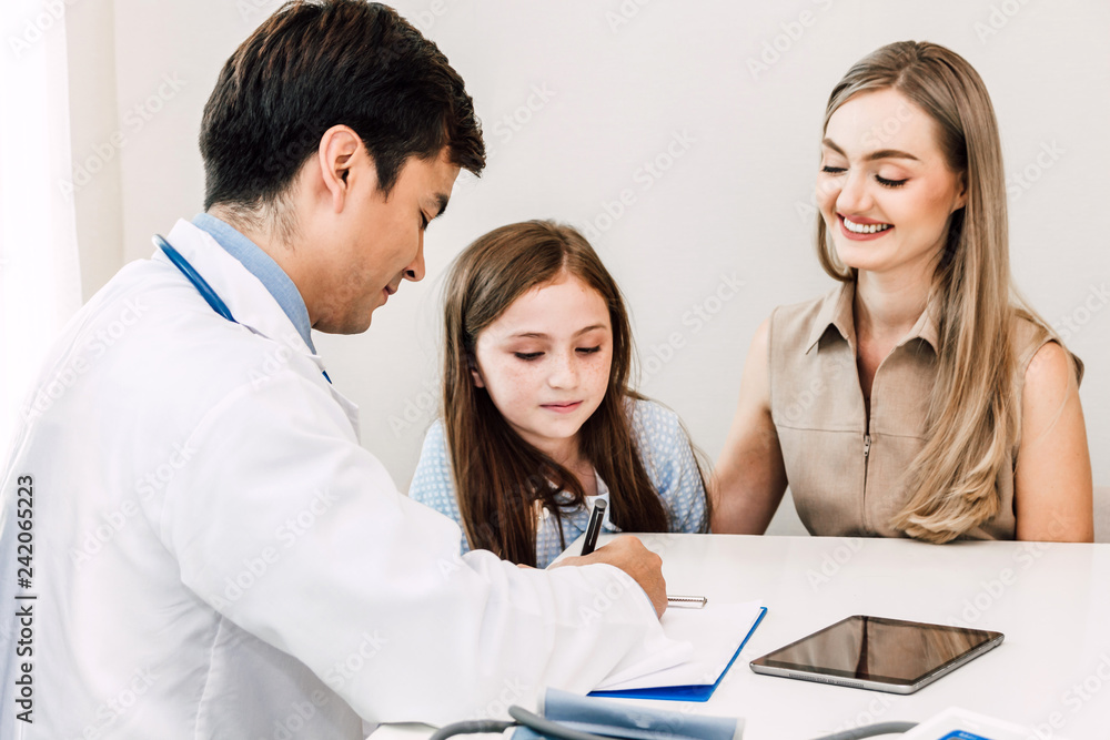 Fototapeta premium Doctor consulting and check up information with little girl in hospital.A little girl has sick.healthcare and medicine