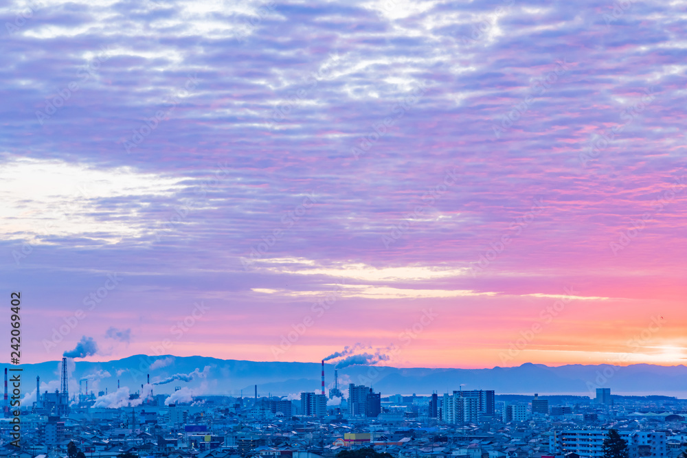 静岡県富士市の市街地と日の出