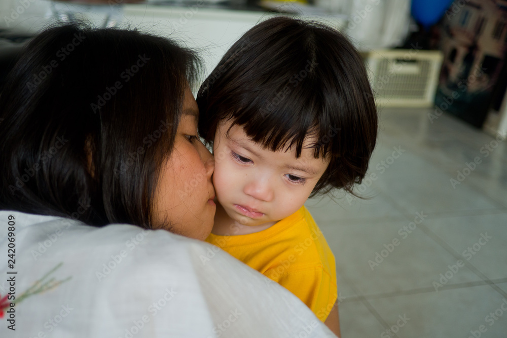 Obraz premium children crying, little girl cry, feeling sad, young girl unhappy