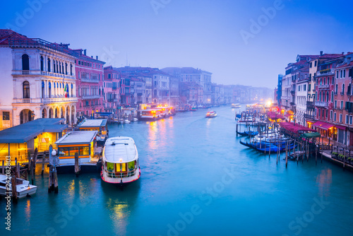 Ponte di Rialto twilight, Venice, Italy