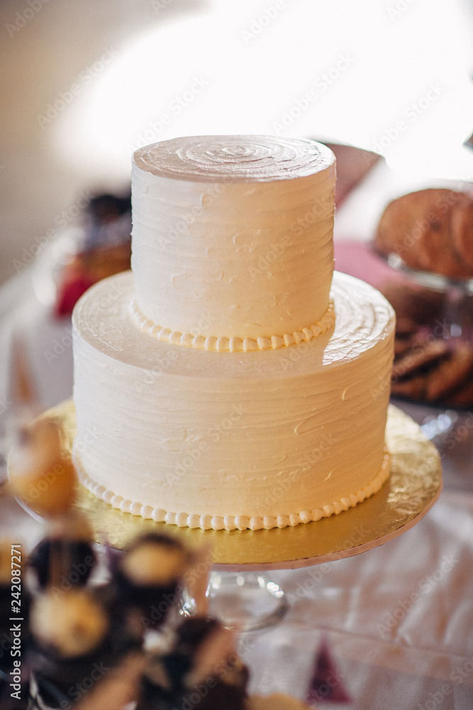 beautifully decorated wedding cake waiting to be eaten beautifully decorated wedding cake waiting to be eaten