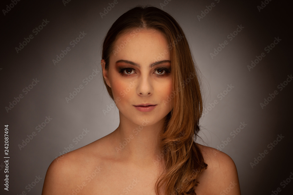 studiu Beauty portrait of a young brunette woman studiu Beauty portrait of a young brunette woman