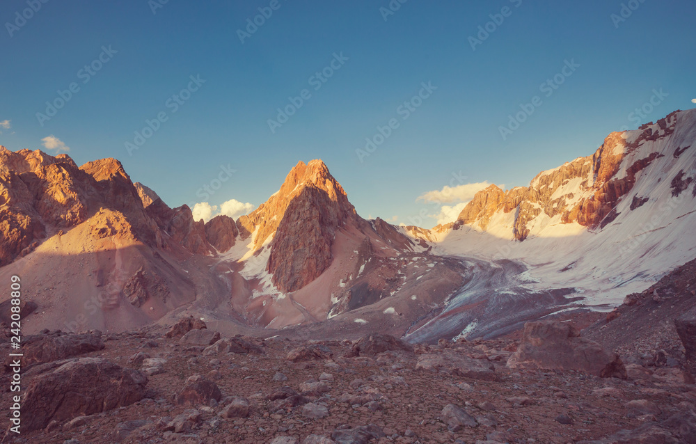 Naklejka premium Fann mountains